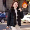Ropa de Invierno de Moda para Personas de Mediana Edad y Mayores 2026 Nuevo Estilo Moda de Mamá Adelgazante Engrosada Cálida Invierno Corta Versátil Chaqueta de Algodón