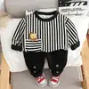 Nuevo Conjunto de Dos Piezas para Niños: Sudadera de Algodón con Cuello Redondo y Rayas Irregulares con Estampado de Moda y Pantalones. Venta al por Mayor Directamente del Fabricante