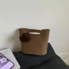 Bolso de Mano Pequeño de Gama Alta para Mujer Nuevo Bolso Cubo Retro Gran Capacidad Moderno Bolso de Hombro Cruzado para Viajes de Negocios Transfronterizo