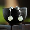 Pendientes Xiangyun de estilo nacional para mujer, pendientes de jade Hetian de imitación de la suerte, pendientes elegantes de estilo étnico, pendientes plateados.