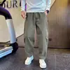 Calça jeans reta estilo americano Outono 2026, corte solto, design moderno de perna curva, jeans casual lavado, calça de trabalho retrô para homens