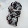 Bufanda a Cuadros de Diamantes Estilo Retro Coreano 2026 para Mujer, Protector de Cuello y Chal Grueso Cálido que Mejora la Atmósfera Invernal