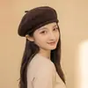 Boina de Lana Personalizada al por Mayor para Mujer Estilo Japonés Borde Enrollado Fábrica de Boinas En Stock Estilo Artístico Sombrero de Pintor Otoño e Invierno