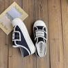 Gran Venta 2025 Primavera y Verano Nuevos Zapatos Blancos Versátiles para Mujer Estilo Coreano Tenis Zapatos Modernos para Estudiantes Planos Cuero Zapatos de Entrenamiento Alemanes