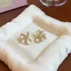 Brincos Flor de Quatro Pétalas Rosa com Esmalte Vintage Estilo Francês, Nicho, Gentil, Elegante, Brincos de Luxo, Modernos e Versáteis, Acessórios de Orelha Estilosos