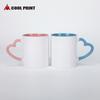 Taza de cerámica en blanco con asa en forma de corazón, con pared interior recubierta de color, con transferencia térmica, regalo creativo, venta al por mayor