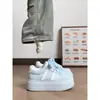 Moda Casual Coreana de Nuevo Estilo para Primavera/Verano 2026 Zapatos Blancos de Suela Gruesa para Estudiantes Zapatos de Mujer Individuales Transfronterizos