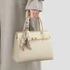 Bolsa de Mão Presente 2026 Novo Modelo Bolsa Feminina de Couro Genuíno, Elegante Presente de Aniversário para Mulheres de Meia-Idade, Bolsa de Mãe de Alta Qualidade