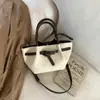 Bolsa Tote Simples de Grande Capacidade para Axila Feminina 2025 Inverno Nova Bolsa de Mão de Alta Qualidade de Nicho para o Dia a Dia Bolsa de Ombro