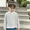 Camiseta elegante de manga larga para niña, nuevo modelo de primavera y otoño, con textura de gofre, efecto de dos piezas, top básico versátil y moderno para niños mayores
