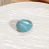 Anel Oval Geométrico de Resina Cor Doce Retrô Moda Europeia e Americana Simples Elegante Alto Padrão Anel para Dedo Indicador Joia para Mulheres