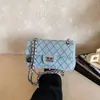 Bolso de mezclilla para mujer, nuevo estilo verano 2026, bolso de hombro acolchado con cadena inspirado en Chanel, bolso cruzado pequeño cuadrado para el día a día
