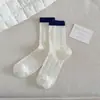 Calcetines de media pantorrilla para mujer de primavera y verano, estilo ins nuevo, de malla con bloques de color, calcetines de algodón finos de rayas verticales de colores caramelo para mujer