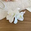 Presilha de Cabelo Flor de Tecido com Toque de Luxo, Requintada e Elegante, Presilha Lateral Estilo Férias na Praia, Presilha de Bico de Pato, Acessório de Cabelo de Nicho Levemente Luxuoso