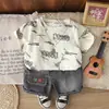 Conjunto de Verão para Menino 2026 Nova Roupa Infantil Verão Letra Manga Curta Roupas Casuais Conjunto de Duas Peças Tendência Dropshipping