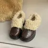 Sapatos de Couro Femininos Modernos com Forro de Fleece 2025 Inverno Retro Mocassins Femininos de Solado Grosso Sapatos Quentes de Algodão