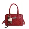 Bolsa Quadrada Pequena Minimalista Tendência e Estilosa, Bolsa de Ombro Texturizada Fashion, Novo Modelo Primavera 2026, Bolsa Transversal Moda Inverno para Mulheres