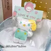 Pequeños regalos de fiesta empaquetados individualmente, lindos colgantes de peluche, muñecos de dibujos animados, muñecos para lanzar en bodas, recuerdos de fiesta y decoraciones colgantes