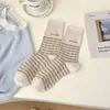 Calcetines Nuevos de Mujer Estilo Coreano, Calcetines de Raya de Media Caña Estilo Mori, Transpirables Modelo Nuevo Primavera-Verano, Zapatos Birkenstock, Calcetines Arrugados de Doble Aguja