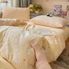 Set súper suave de cuatro piezas de algodón gofrado con estampado floral fresco, adecuado para dormitorio y uso doméstico, incluye sábana bajera y funda de edredón, set floral de tres piezas para exportación