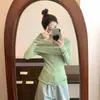 Top de punto azul de manga larga asimétrico estilo francés para mujer, nueva colección principios de otoño 2026, top ajustado y favorecedor sin hombros