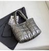 Bolsa de ombro acolchoada xadrez Nova outono e inverno 2023 bolsa tote xadrez macio de grande capacidade moda estilo ocidental para mulheres
