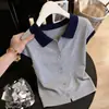 Cardigã de Tricô com Gola Polo e Manga Curta para Mulheres 2026 Novo Estilo Color-Blocked Gola Lapela Botão Emagrecedor Versátil para o Dia a Dia Top de Seda Gelada