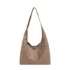 Bolso de Felpa con Remaches Retro Otoño Invierno 2026 Nueva Moda Bolso Tote de Gran Capacidad Bolso de Hombro Único para Mujer