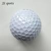Transfronteiriço grande número de spot em branco Logo bola de golfe branca fora do campo