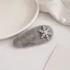 Atmósfera de Otoño e Invierno Clip para el Cabello de Felpa Gris con Pedrería de Copo de Nieve para Mujer, Clip de Flequillo Lateral de Nuevo Estilo, Accesorio para el Cabello de Alta Gama