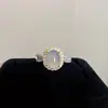 Anel Rosto de Ovo de Calcedônia Gelo Branco Colorido Moda Feminina Versátil Luxo Leve Estilo Frio Ins Ajustável Explosões do Pequeno Livro Vermelho