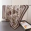 Lenço Quadrado Grande Estilo Francês Inspirado na Selva em Seda Falsa com Estampa, Xale para o Dia a Dia, Lenço de Pescoço, Lenço Feminino com Padrão Espinha de Peixe, Lenço de Cabeça