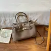 Bolso de Mano de Lujo Ligero Transfronterizo con Patrón de Lichi Nicho para Mujer Otoño Temperamento Urbano Simple Sensación de Alta Calidad Bolso de Hombro Cruzado