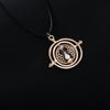 Convertidor de Hora de Venta Caliente Transfronterizo Europeo y Americano Soulware Pequeño Reloj de Arena Collar Colgante de Cuerda de Cuero Fabricante de Colgantes Metálicos Venta al por Mayor