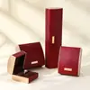 Caja de Joyería de Cuero PU con Logo Dorado Curvo Caja de Joyería de Alto Grado para Anillos, Collares, Pulseras, Brazaletes Caja de Empaque para Pendientes y Accesorios