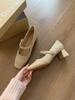 Versão em Pele de Ovelha ~ Novos Sapatos Mary Jane Vermelhos com Bico Baixo, Saltos Grossos, Tiras de Velcro e Saia, Saltos Altos para Mulheres