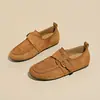 Zapatos slip-on de gamuza retro estilo Maillard, nueva colección otoño 2026, versátiles con hebilla de cinturón, punta redonda, casuales y adecuados para ir al trabajo.