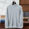 Suéter de punto base de lana simple de color liso con cuello medio alto para hombre, engrosado de cachemira, otoño e invierno, venta al por mayor