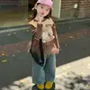 Conjunto de Pantalones de Mezclilla con Camiseta de Manga Larga con Estampado de Dibujos Animados para Niña, Colección Otoño 2026, con Cubrepañal