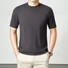 Camiseta de Punto Fina de Lujo Ligero para Hombre, Manga Corta para Primavera y Otoño, Moda y Tendencia, Sencilla Camisa Base de Lana con Cuello Semi Alto