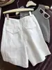 Um item essencial para o verão!! Tecido de linho, shorts femininos versáteis em duas cores simples, branco e preto, caimento solto estilo lã