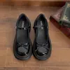 Zapatos de mujer de cuero estilo retro francés con plataforma gruesa para aumentar la altura, nuevo modelo de verano 2026, adecuados para combinar con faldas, zapatos Mary Jane de punta redonda con suela blanda
