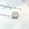 Pendientes de Aleación de Titanio F-136 de Trébol de Cuatro Hojas con Diamantes Completos Pendientes de Labio con Rosca Interna de Titanio G23 Joyería para Piercing Cabeza