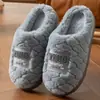 Chinelos de pelúcia masculinos oversized, espessados com pelo longo para aquecimento, adequados para uso interno, duráveis e com sola grossa para aquecimento no outono e inverno
