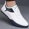 Nuevos Zapatos Deportivos para Hombre Primavera y Otoño Zapatillas de Moda Casual Tendencia Versátiles Antideslizantes con Cordones Zapatos de Cuero Mocasines