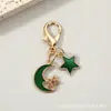 Llavero combinado de pentagrama calado y luna creciente transfronterizo, colgante de mochila de estrella y luna de esmalte colorido con cierre de langosta, accesorio pequeño