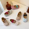 Nuevos zapatos de princesa elegantes vintage para niñas para edades 3-6-9, mocasines pequeños de punta redonda, zapatos de piel con suelas blandas, zapatos cómodos para bebé