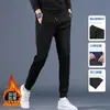 Envio RápidoCalça masculina com forro de fleece para o inverno, com zíper lateral, múltiplos bolsos, cintura alta elástica, modelagem solta, calça de moletom, calça esportiva