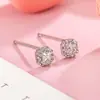 Brincos Quadrados Pequenos Estilo Novo para Mulheres, Luxo Leve, Sensação de Alto Padrão, Diamante Geométrico Quadrado, Exquisitos, Versáteis para o Dia a Dia