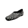 Zapatos cómodos de moda de nicho con suela blanda y tachuelas, nuevos estilos de verano 2026, zapatos planos de cuero sin cordones de punta cuadrada